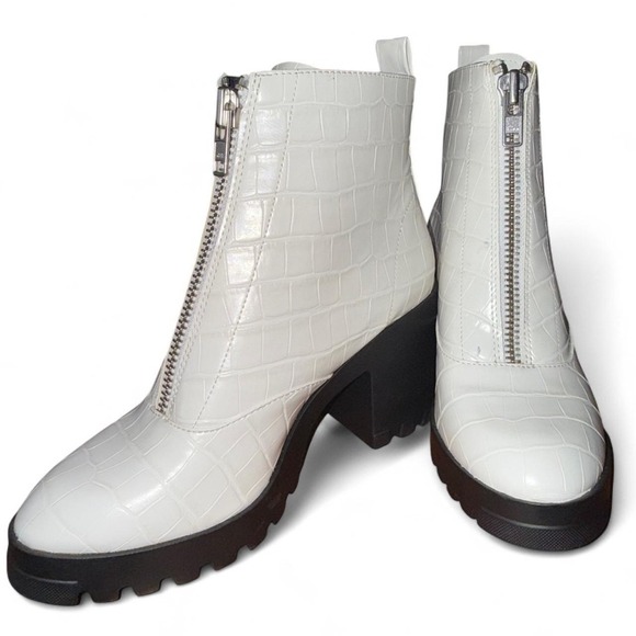 BP Women's Size 8 Niya Lug Sole Chelsea Boot  Moto White Faux Croc Skin Good - Picture 2 of 8